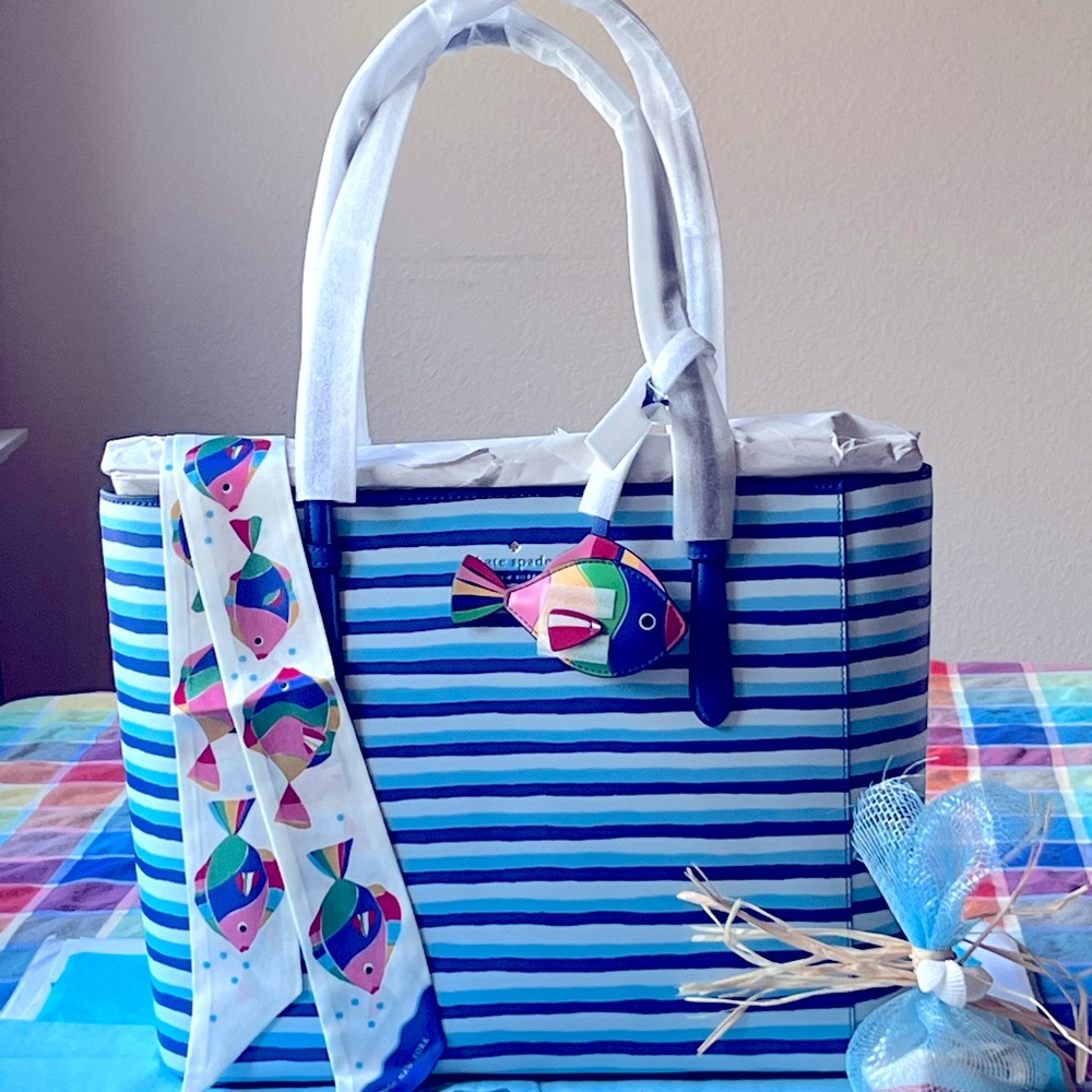 ๐ KATE SPADE SCHUYLER WAVE STRIPED TOTE ๐ NWT ๐ - Picture 2 of 16